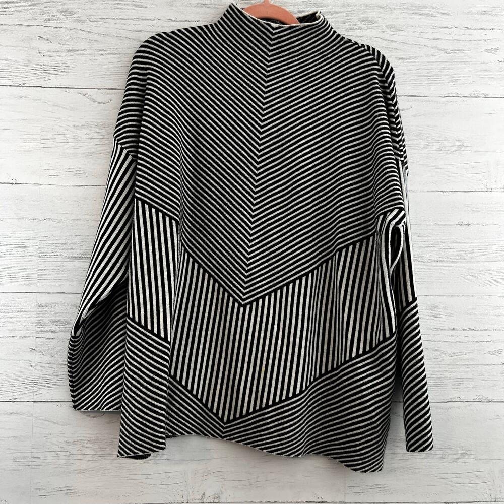 Tahari Minimalist V Striped Mock Neck Sweater Size 1X